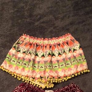 Multicolored shorts 
UMGEE USA